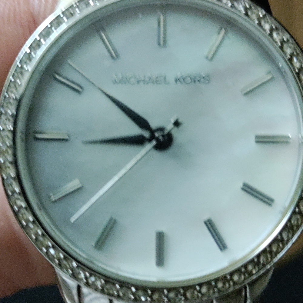 Michael korrs woman watch